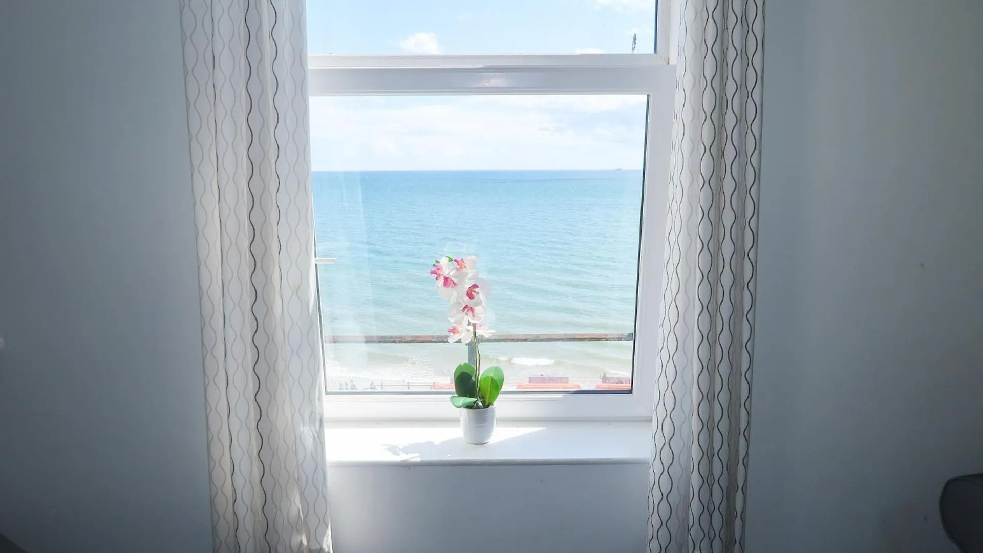 Farina No4, Sea View Apartment Sleeping 4 Guests Bridlington